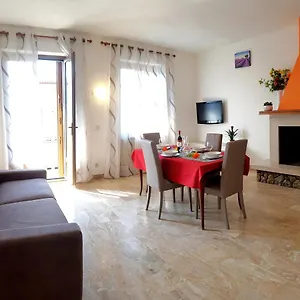 https://casa-ahmati-borgo-vesio.it-lombardy.com